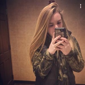 Meet your Posher, Melanie